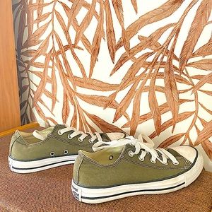 Green Low Top Chuck Womens Converse size 6.5